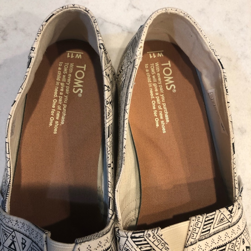 Black & White TOMS Size 11W - Picture 2 of 5
